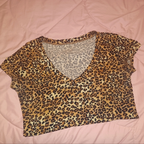 Leopard print V-neck T-shirt - Picture 3 of 6